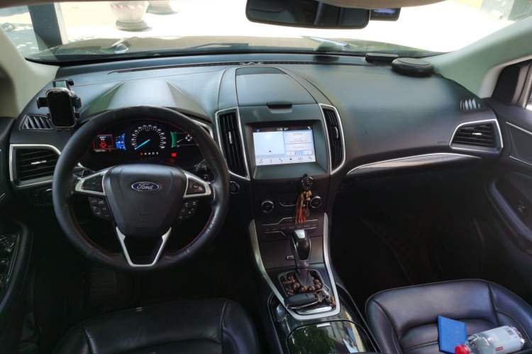 Used Ford Edge 2016 EcoBoost 245 Four-Wheel Drive Titanium Edition 7-Seater Center Console