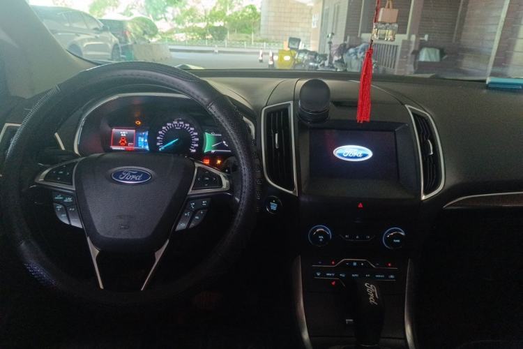 Used Ford Edge 2016 EcoBoost 245 Four-Wheel Drive Titanium Edition 7-Seater Center Console