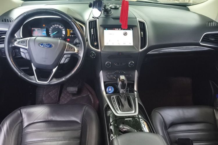 Used Ford Edge 2016 EcoBoost 245 Two-Wheel-Drive Titanium 7-Seater Center Console