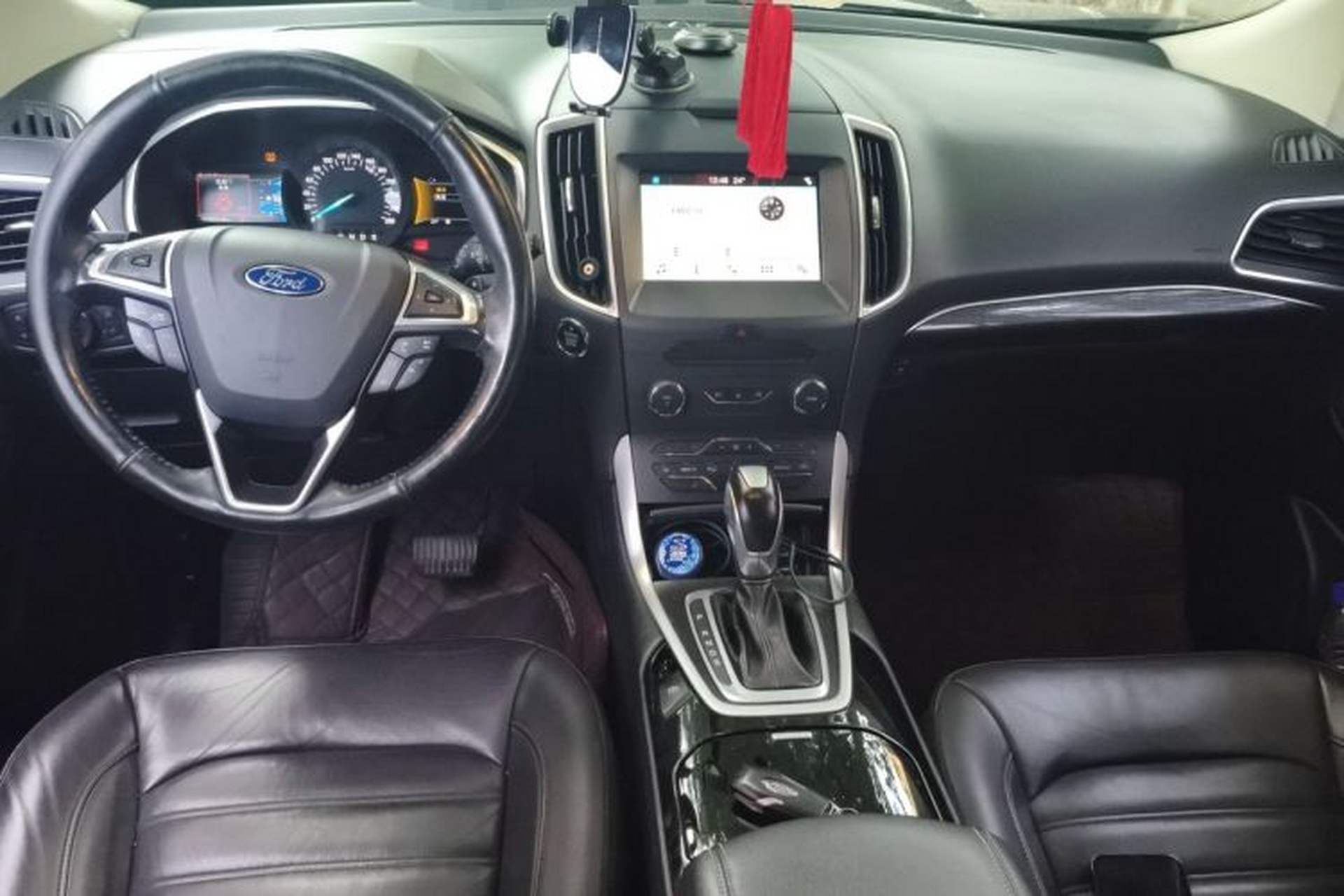 Used Ford Edge 2016 EcoBoost 245 Two-Wheel-Drive Titanium 7-Seater Center Console