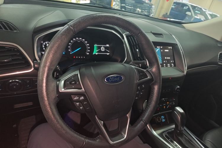 Used Ford Edge 2016 EcoBoost 245 Four-Wheel Drive Titanium Edition 7-Seater Center Console