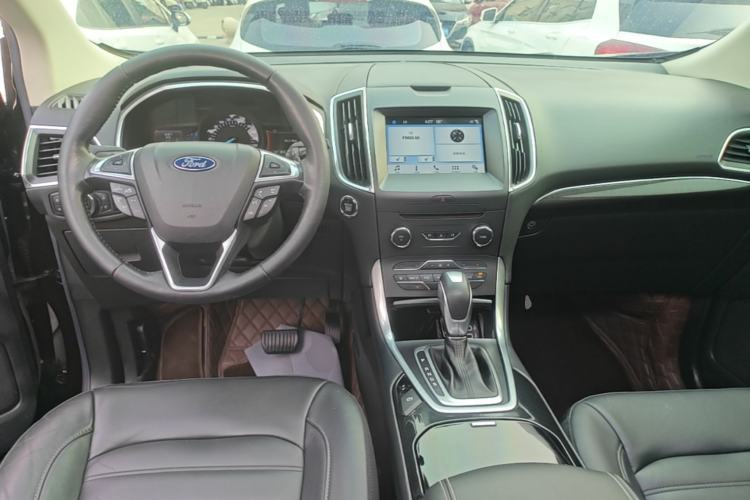 Used Ford Edge 2016 EcoBoost 245 Two-Wheel-Drive Titanium 7-Seater Center Console