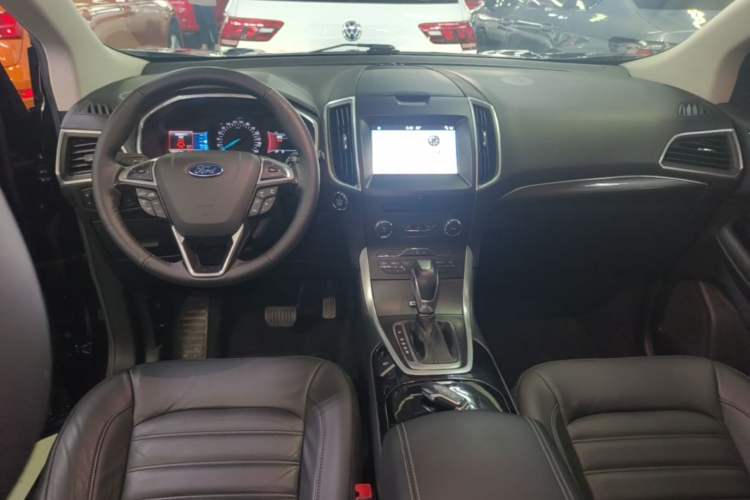 Used Ford Edge 2016 EcoBoost 245 Two-Wheel-Drive Titanium 7-Seater Center Console