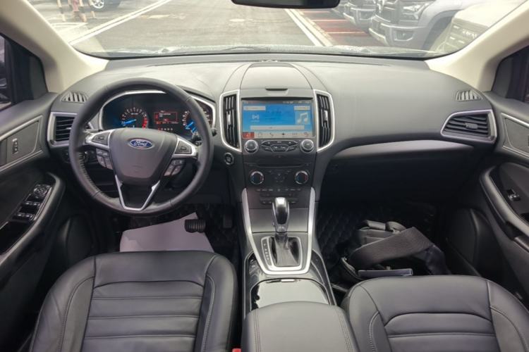 Used Ford Edge 2016 EcoBoost 245 Two-Wheel-Drive Platinum Edition 7-Seater Center Console