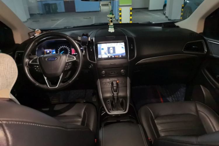 Used Ford Edge 2016 EcoBoost 245 Two-Wheel-Drive Titanium 7-Seater Center Console