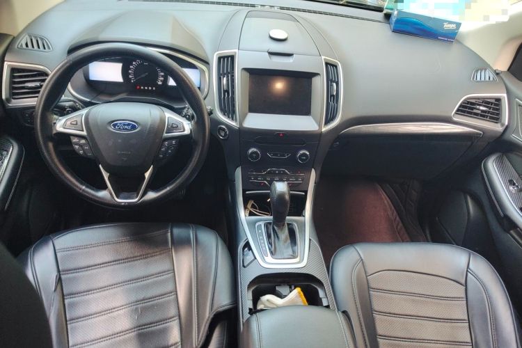 Used Ford Edge 2016 EcoBoost 245 Two-Wheel-Drive Titanium 7-Seater Center Console
