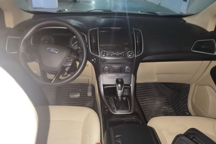 Used Ford Edge 2016 EcoBoost 245 Two-Wheel-Drive Titanium 5-Seater Center Console