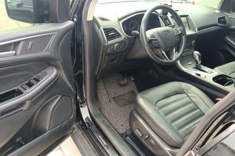 Used Ford Edge 2016 EcoBoost 245 Two-Wheel-Drive Titanium 7-Seater Driver Seat