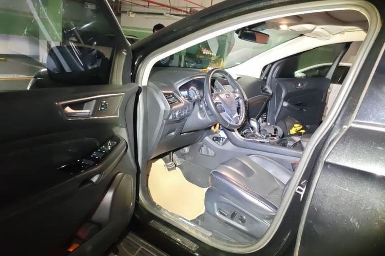 Used Ford Edge 2016 EcoBoost 245 Four-Wheel Drive Titanium 7-Seater Driver Seat