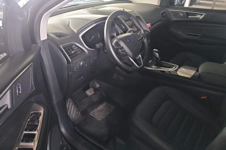 Used Ford Edge 2016 EcoBoost 245 Two-Wheel-Drive Titanium 7-Seater Driver Seat