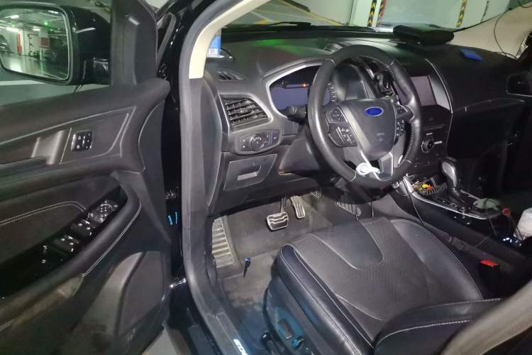 Used Ford Edge 2016 EcoBoost 245 Four-Wheel Drive Titanium 7-Seater Driver Seat