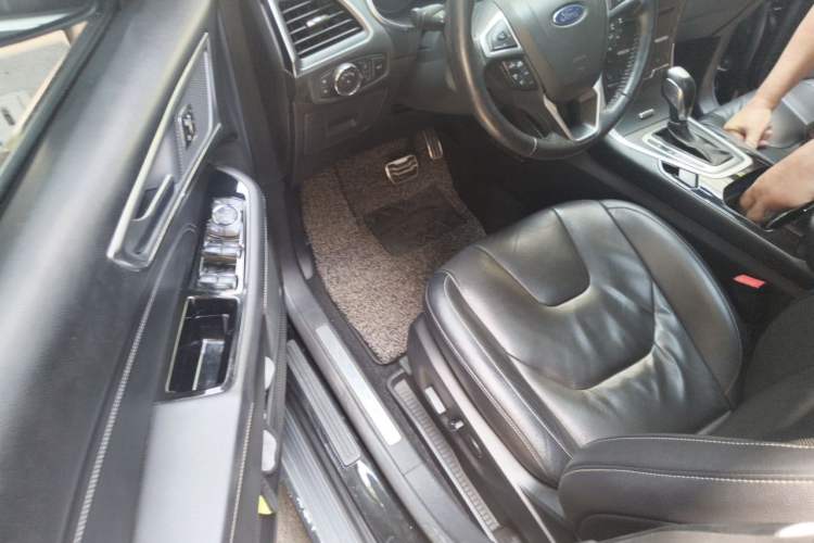 Used Ford Edge 2016 EcoBoost 245 Four-Wheel Drive Titanium 7-Seater Driver Seat