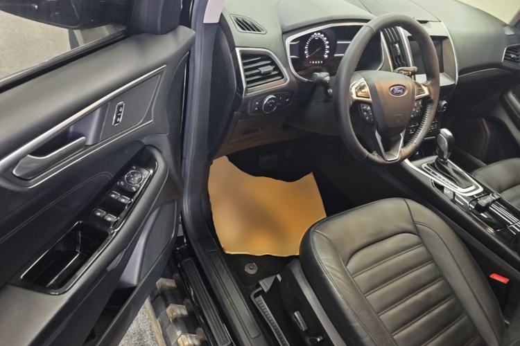 Used Ford Edge 2016 EcoBoost 245 Four-Wheel Drive Titanium Edition 7-Seater Driver Seat