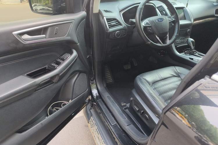 Used Ford Edge 2016 EcoBoost 245 Two-Wheel-Drive Titanium 7-Seater Driver Seat