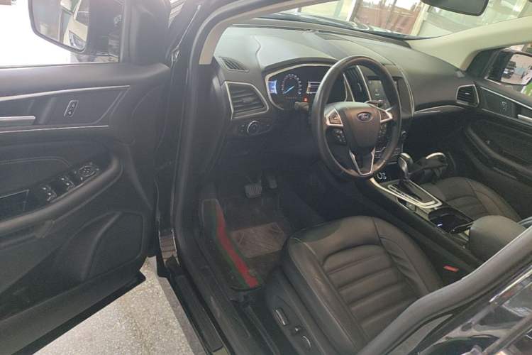 Used Ford Edge 2016 EcoBoost 245 Two-Wheel-Drive Titanium 7-Seater Driver Seat