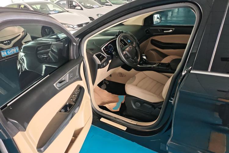 Used Ford Edge 2016 EcoBoost 245 Two-Wheel-Drive Titanium 5-Seater Driver Seat