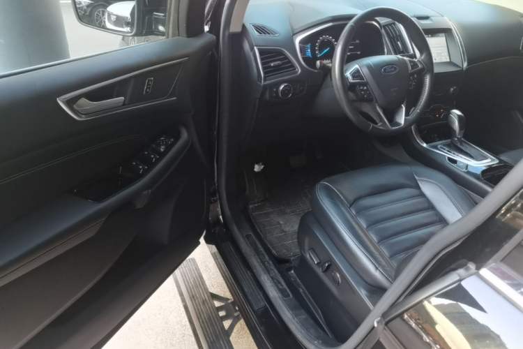 Used Ford Edge 2016 EcoBoost 245 Four-Wheel Drive Titanium Edition 7-Seater Driver Seat