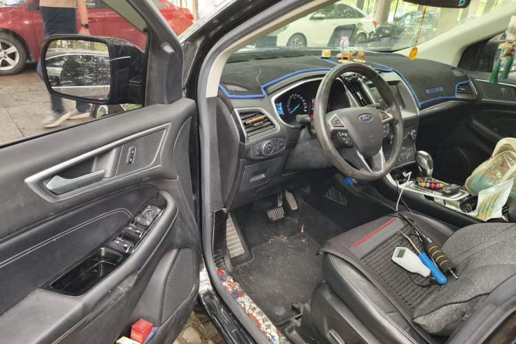 Used Ford Edge 2016 EcoBoost 245 Two-Wheel-Drive Titanium 7-Seater Driver Seat
