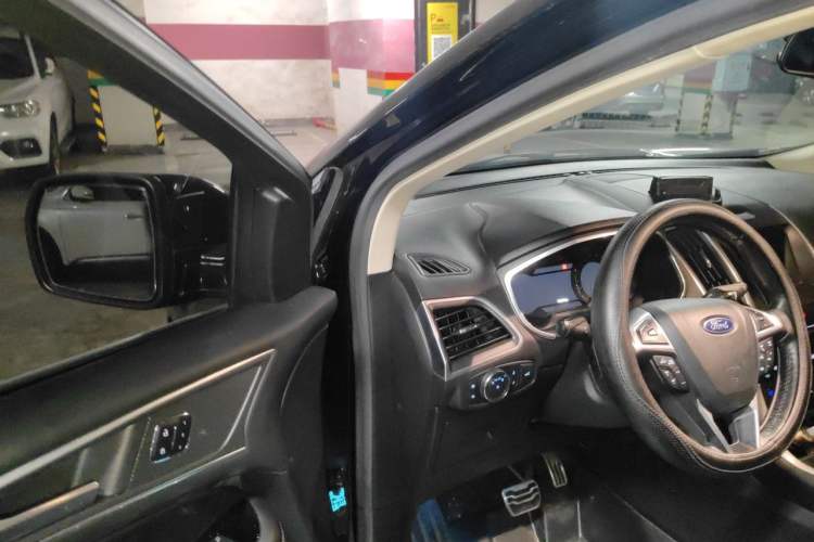 Used Ford Edge 2016 EcoBoost 245 Four-Wheel Drive Titanium 7-Seater Driver Seat