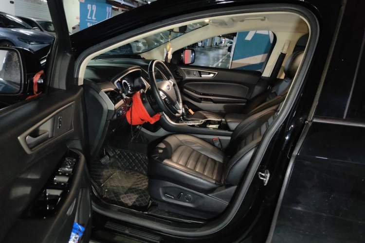 Used Ford Edge 2016 EcoBoost 245 Two-Wheel-Drive Platinum Edition 7-Seater Driver Seat