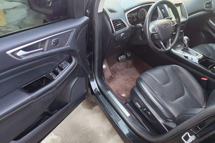 Used Ford Edge 2016 EcoBoost 245 Four-Wheel Drive Titanium 7-Seater Driver Seat