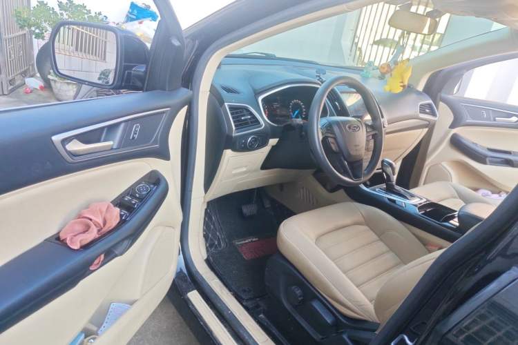 Used Ford Edge 2016 EcoBoost 245 Two-Wheel-Drive Titanium 5-Seater Driver Seat