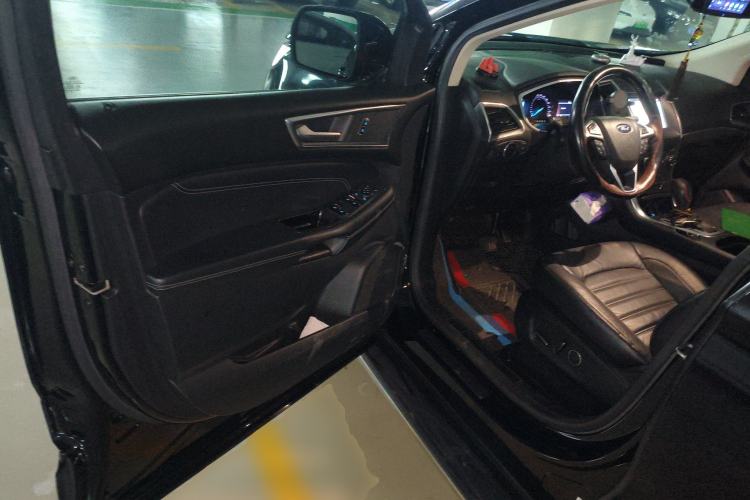 Used Ford Edge 2016 EcoBoost 245 Two-Wheel-Drive Titanium 7-Seater Driver Seat