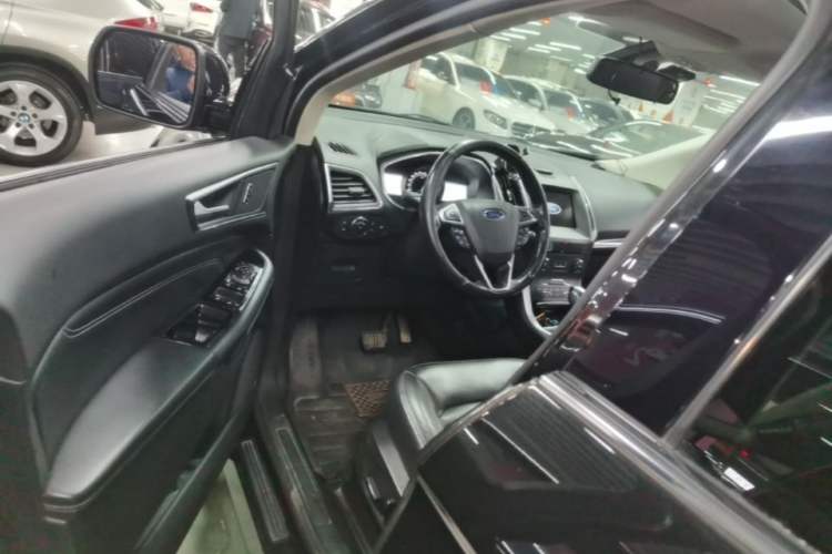 Used Ford Edge 2016 EcoBoost 245 Four-Wheel Drive Titanium Edition 7-Seater Driver Seat