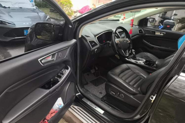 Used Ford Edge 2016 EcoBoost 245 Two-Wheel-Drive Titanium 7-Seater Driver Seat