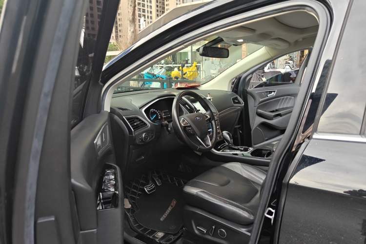 Used Ford Edge 2016 EcoBoost 330 V6 Four-Wheel Drive Sporty 7-Seater Driver Seat