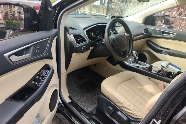 Used Ford Edge 2016 EcoBoost 245 Two-Wheel-Drive Titanium 5-Seater Driver Seat