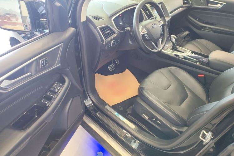Used Ford Edge 2016 EcoBoost 245 Four-Wheel Drive Titanium 7-Seater Driver Seat