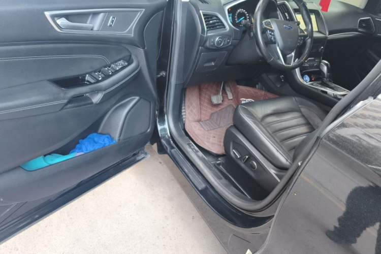 Used Ford Edge 2016 EcoBoost 245 Two-Wheel-Drive Titanium 7-Seater Driver Seat