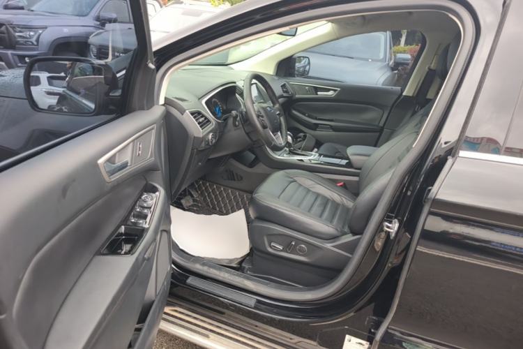 Used Ford Edge 2016 EcoBoost 245 Two-Wheel-Drive Platinum Edition 7-Seater Driver Seat