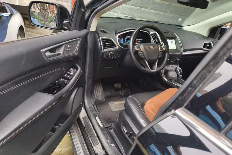 Used Ford Edge 2016 EcoBoost 245 Two-Wheel-Drive Titanium 7-Seater Driver Seat