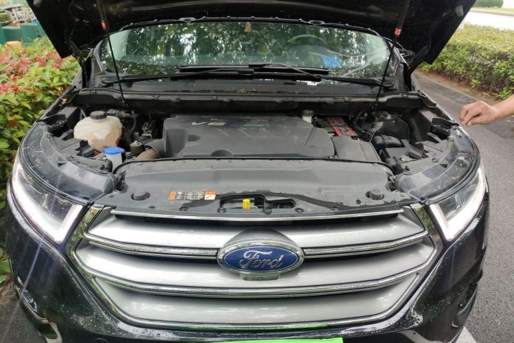 Used Ford Edge 2016 EcoBoost 330 V6 Four-Wheel-Drive Flagship Model with 7 Seats Engine Bay