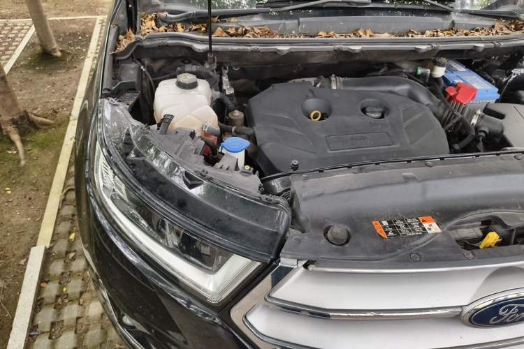 Used Ford Edge 2016 EcoBoost 245 Two-Wheel-Drive Titanium 7-Seater Engine Bay Right