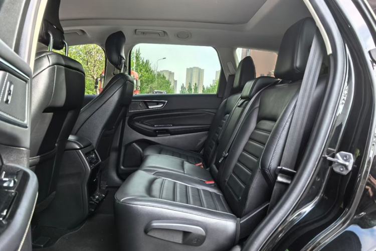 Used Ford Edge 2016 EcoBoost 245 Two-Wheel-Drive Titanium 7-Seater Exterior 3