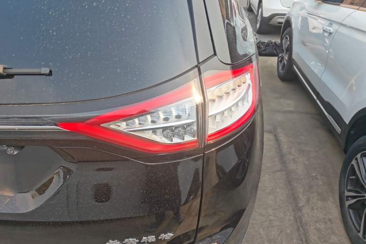 Used Ford Edge 2016 EcoBoost 245 Two-Wheel-Drive Titanium 7-Seater Exterior 3