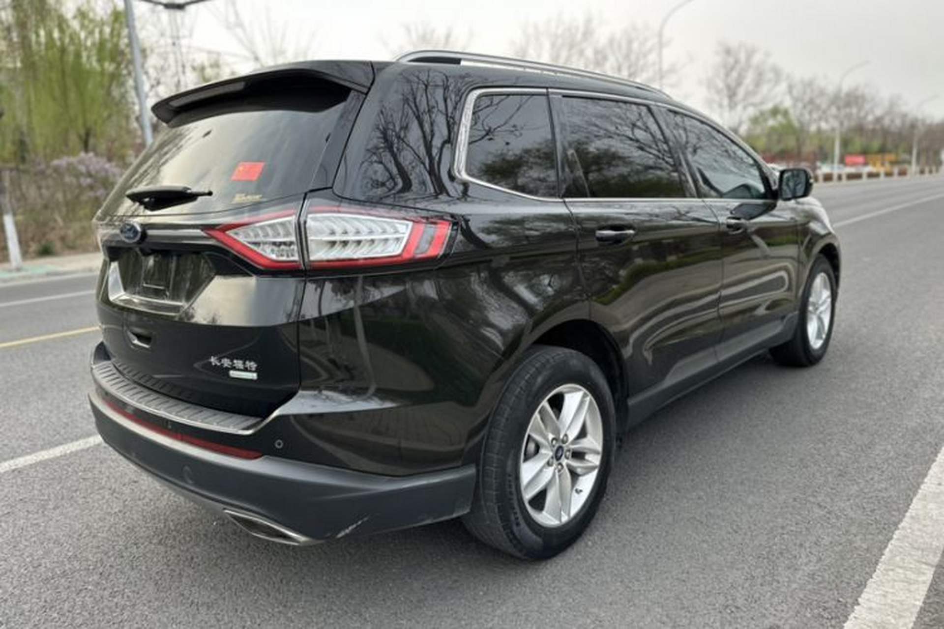Used Ford Edge 2016 EcoBoost 245 Two-Wheel-Drive Platinum Edition 7-Seater Exterior 6