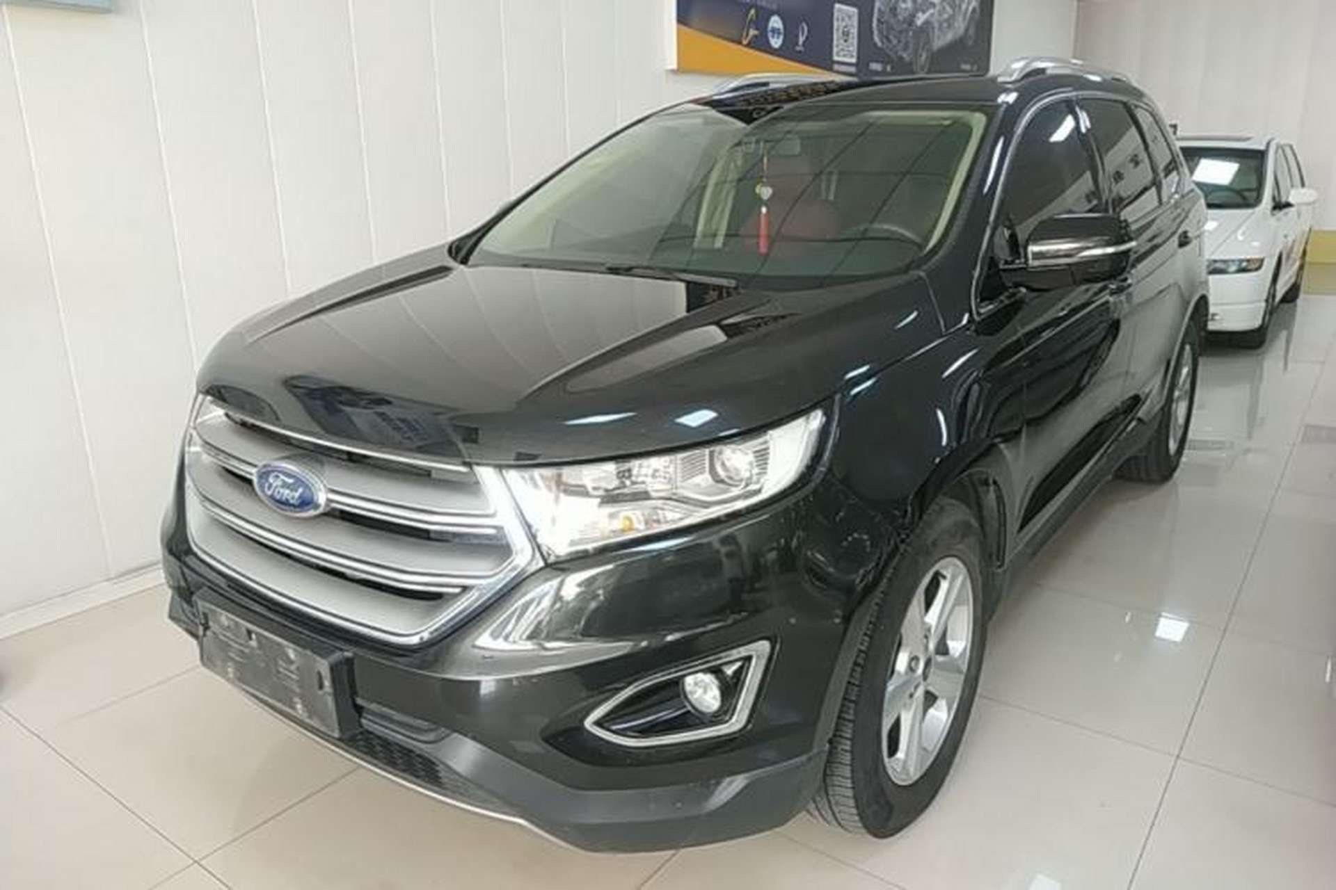 Used Ford Edge 2016 EcoBoost 245 Two-Wheel-Drive Titanium 5-Seater Front Left 45 Deg