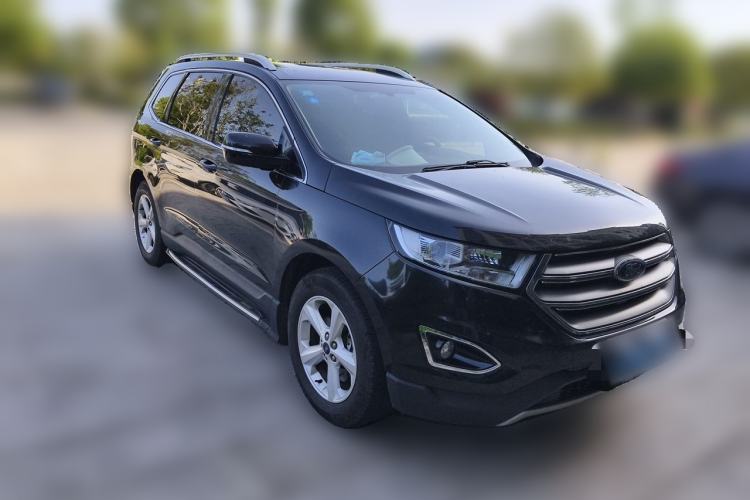 Used Ford Edge 2016 EcoBoost 245 Two-Wheel-Drive Titanium 5-Seater Front Right 45 Deg