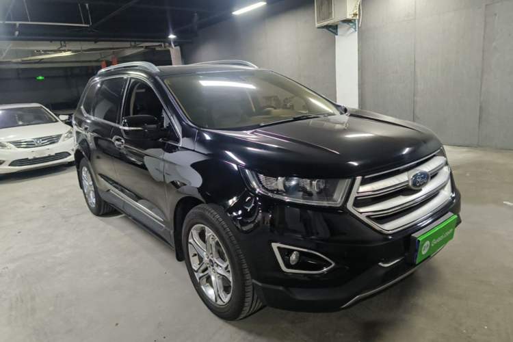 Used Ford Edge 2016 EcoBoost 245 Two-Wheel-Drive Titanium 7-Seater Front Right 45 Deg
