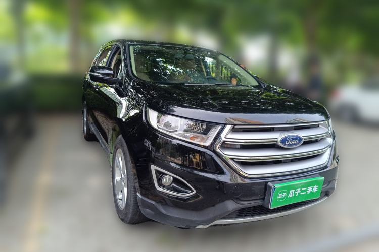 Used Ford Edge 2016 EcoBoost 245 Two-Wheel-Drive Titanium 5-Seater Front Right 45 Deg