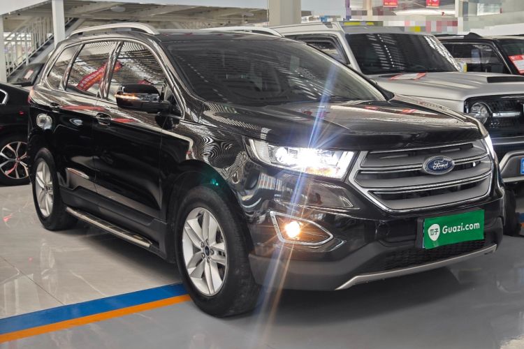 Used Ford Edge 2016 EcoBoost 245 Two-Wheel-Drive Platinum Edition 7-Seater Front Right 45 Deg