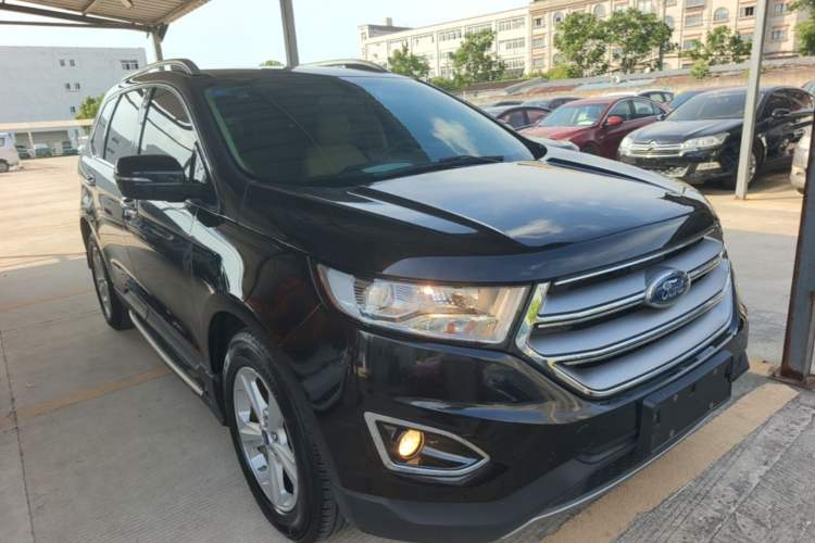 Used Ford Edge 2016 EcoBoost 245 Two-Wheel-Drive Titanium 5-Seater Front Right 45 Deg