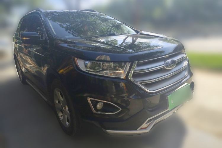 Used Ford Edge 2016 EcoBoost 245 Two-Wheel-Drive Titanium 5-Seater Front Right 45 Deg