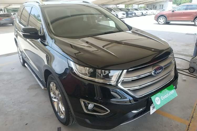 Used Ford Edge 2016 EcoBoost 245 Two-Wheel-Drive Titanium 7-Seater Front Right 45 Deg