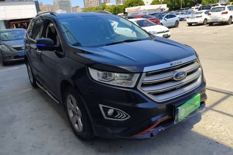 Used Ford Edge 2016 EcoBoost 245 Two-Wheel-Drive Titanium 5-Seater Front Right 45 Deg
