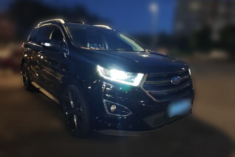 Used Ford Edge 2016 EcoBoost 330 V6 Four-Wheel Drive Sporty 7-Seater Front Right 45 Deg